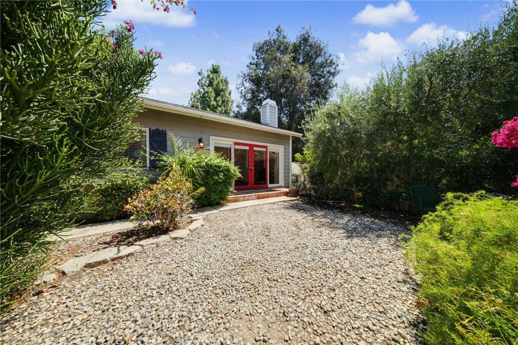 Property Photo:  4628 Seratt Place  CA 91607 