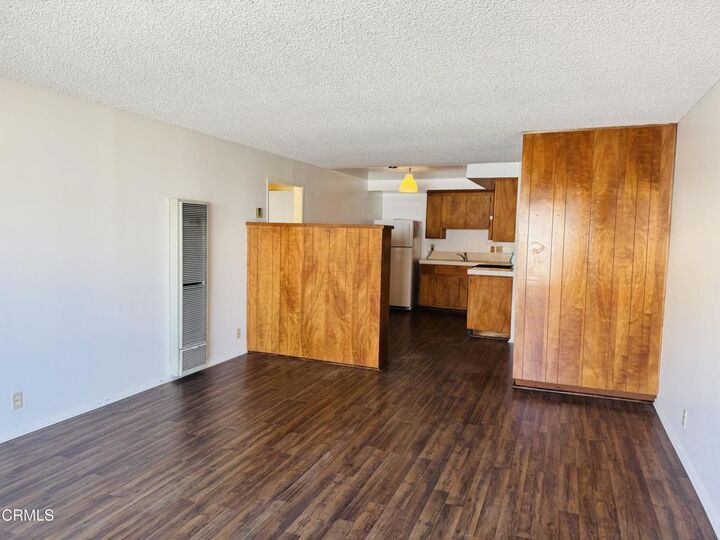 Property Photo:  48 S Oak Avenue 6  CA  