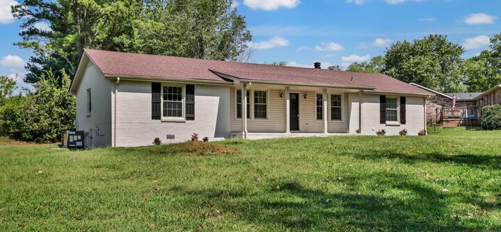 Property Photo:  803 Laurel Dr  TN 37043 