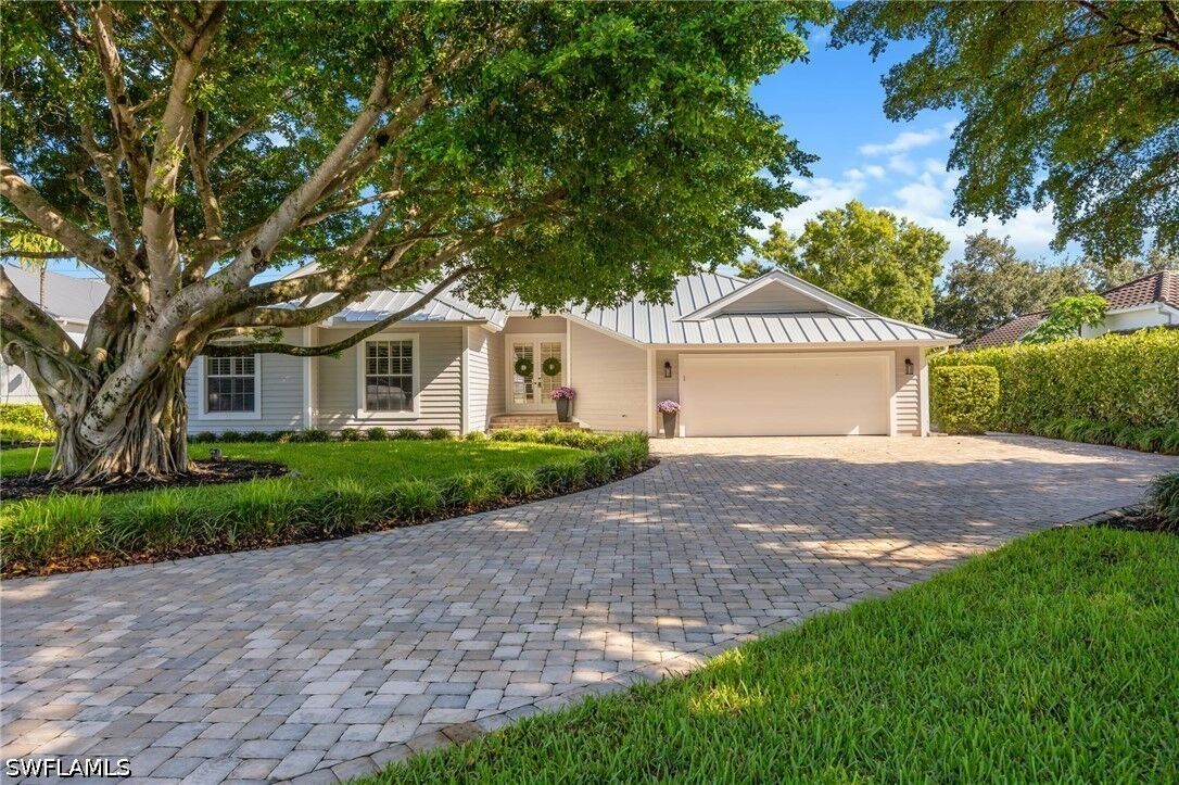 Property Photo:  8137 Ronda Court  FL 34109 
