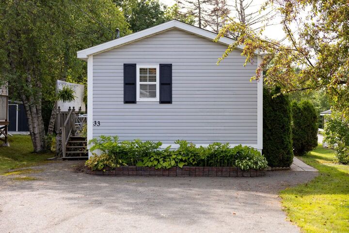 Property Photo:  33 Commodore Court  NS B4N 5N5 