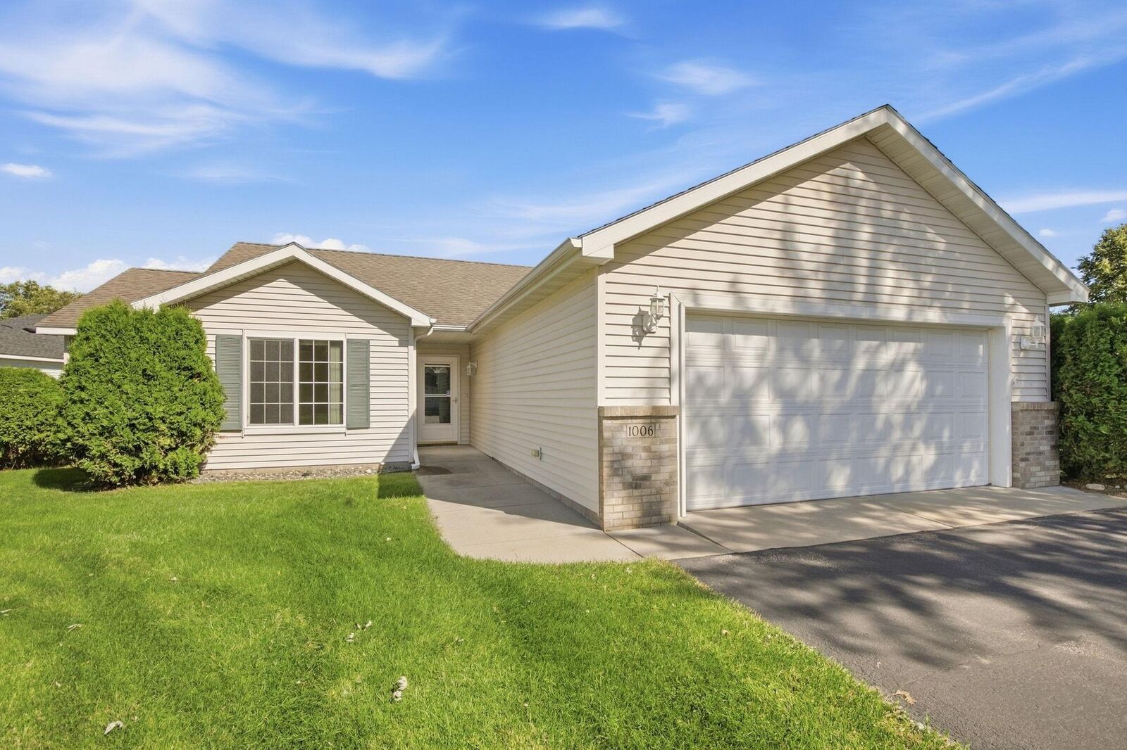 Property Photo: 1006 Diamond Willow Circle MN 56387