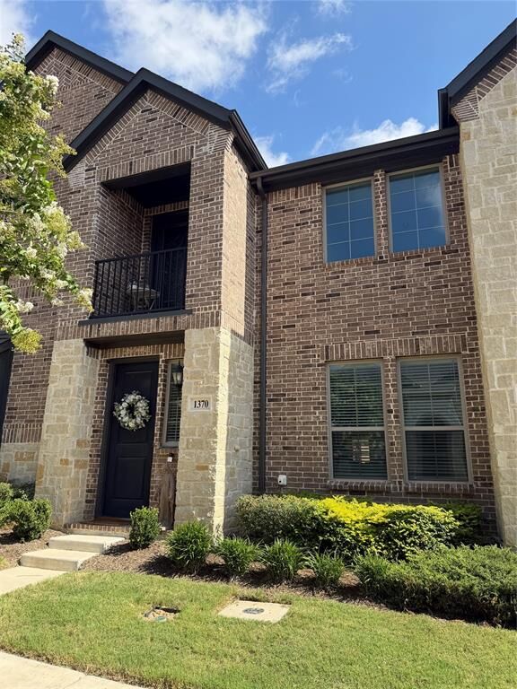 Property Photo: 1370 Madison Avenue TX 75028