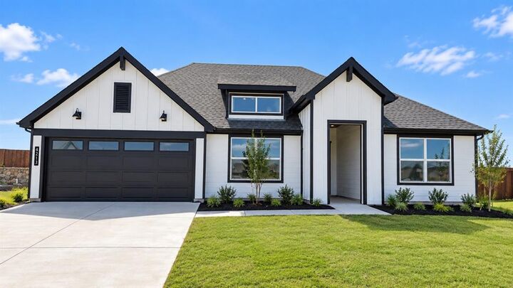Property Photo: 4213 Cornerstone Circle TX 76048