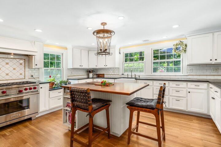 Property Photo:  10 Burhnam Road  MA 01984 