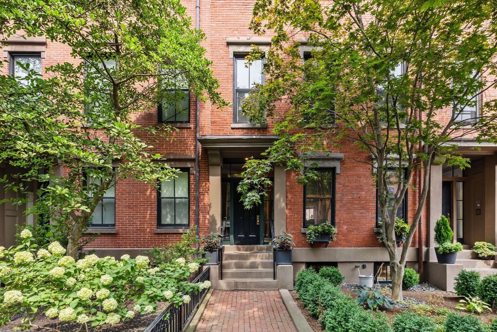 Property Photo:  135 W Concord St 1  MA 02118 