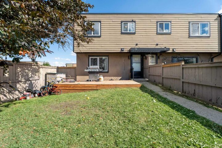Property Photo:  3809 45 Street SW 52  AB T3E 3H4 