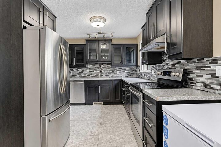 Property Photo:  9449 69 Avenue  AB T8V 5W6 