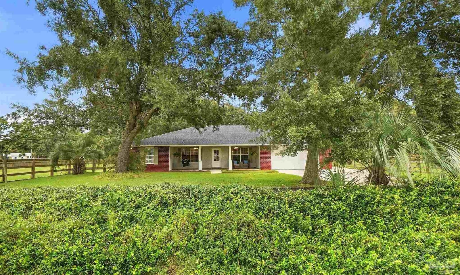 Property Photo: 708 Mike Gibson Ln FL 32583