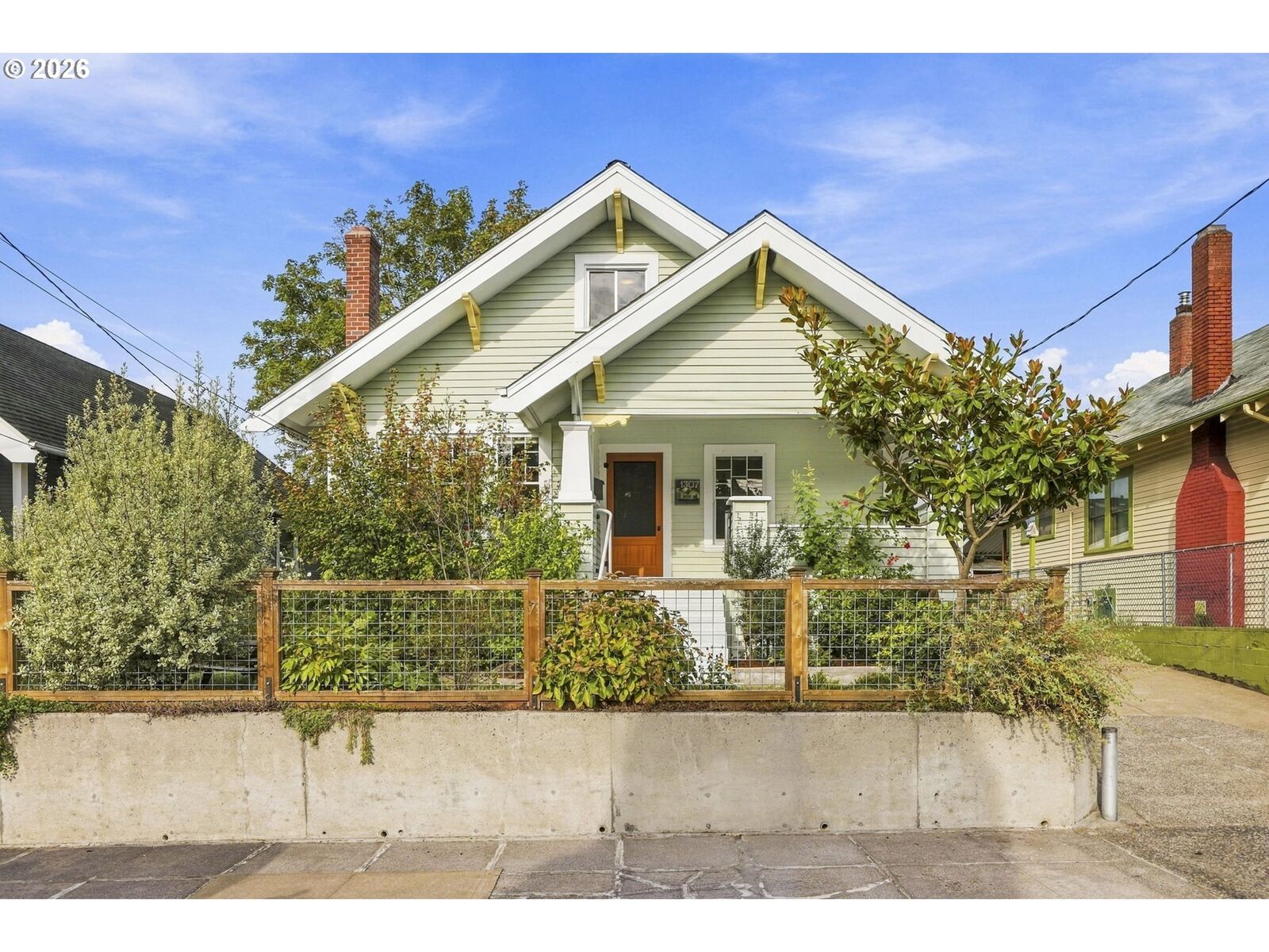 Property Photo: 1307 SE 48th Ave OR 97215