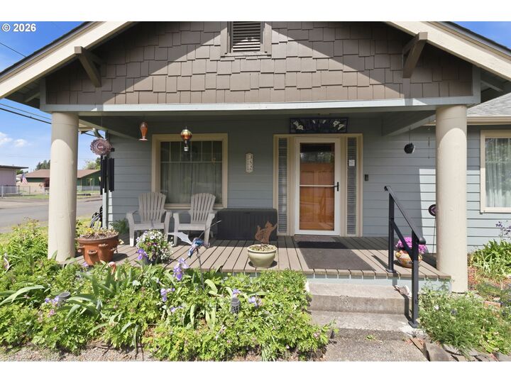 Property Photo:  352 W M St  OR 97477 
