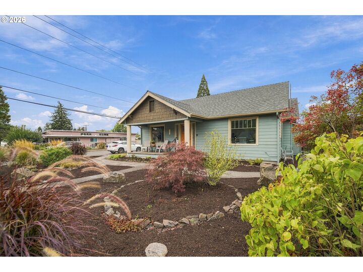 Property Photo:  352 W M St  OR 97477 