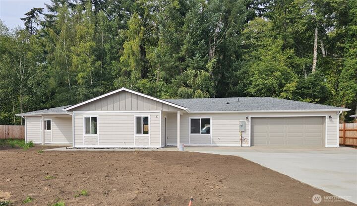Property Photo:  17  Pebble Creek Court  WA 98541 