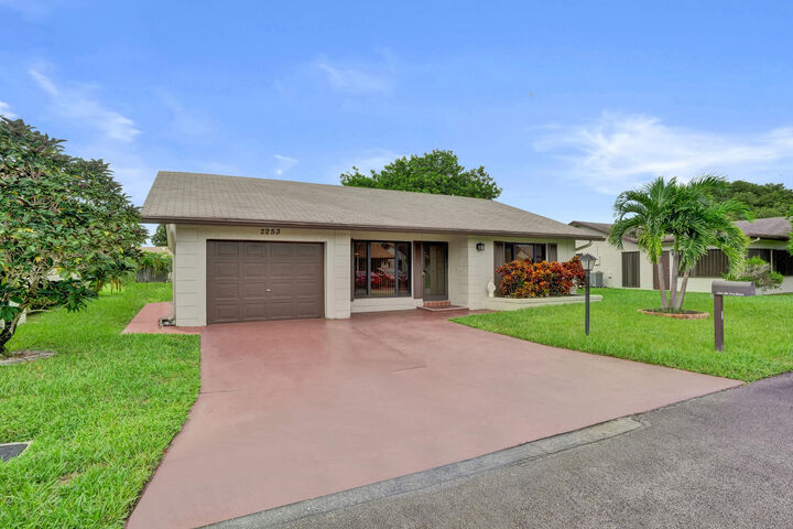 Property Photo:  2253 SW 17th Drive  FL 33442 