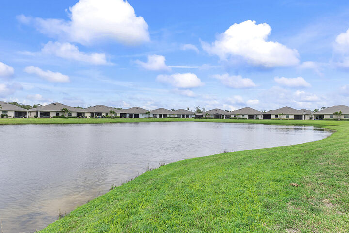 Property Photo:  6174 Spicewood Lane  FL 32966 
