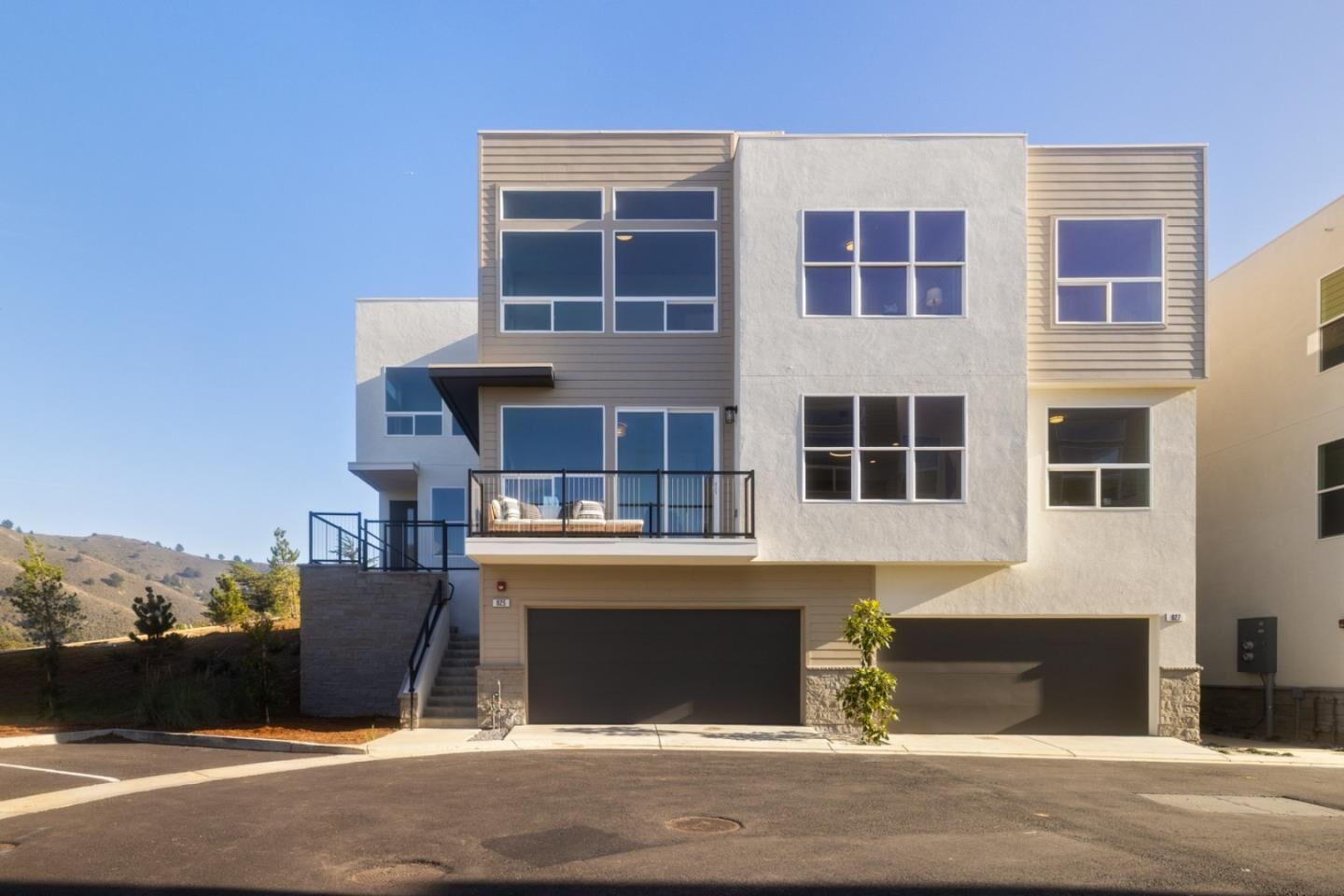 Property Photo:  825 Fassler Avenue  CA 94044 