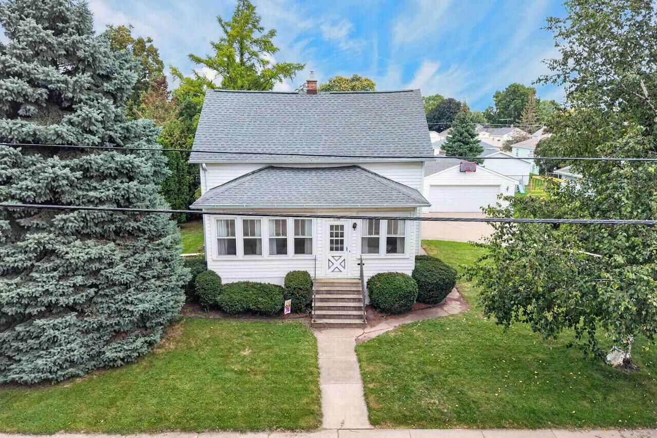 Property Photo:  1126 W 6th Avenue  WI 54902 