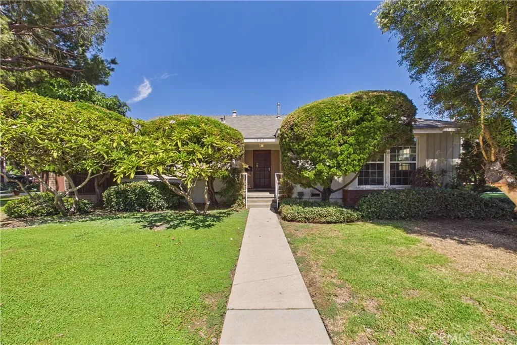 Property Photo:  1902 Lees Avenue  CA 90815 