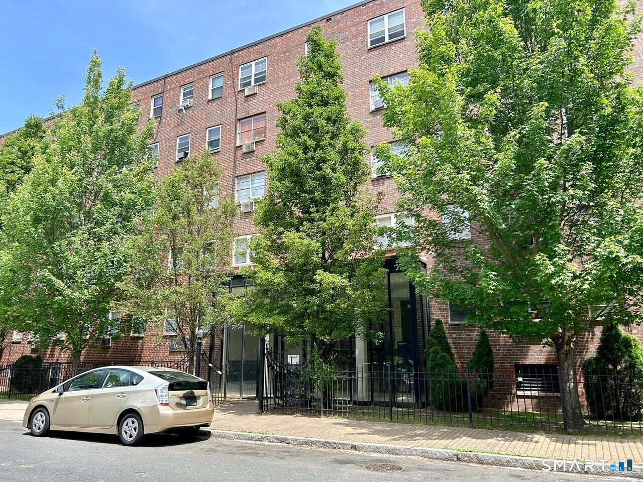 Property Photo:  40 Owen Street D9  CT 06105 