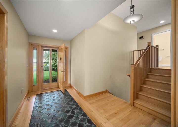 Property Photo:  931 W Regent Ct  WA 99203 