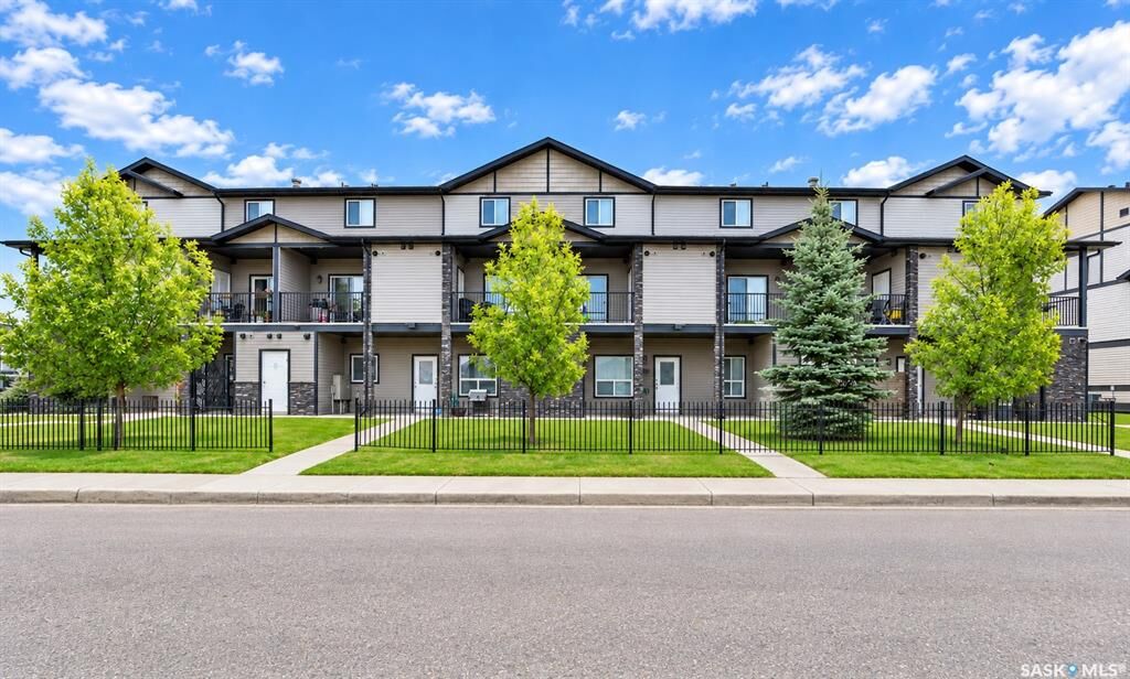 Property Photo:  103 Klassen Crescent 403  SK S7R 0G1 