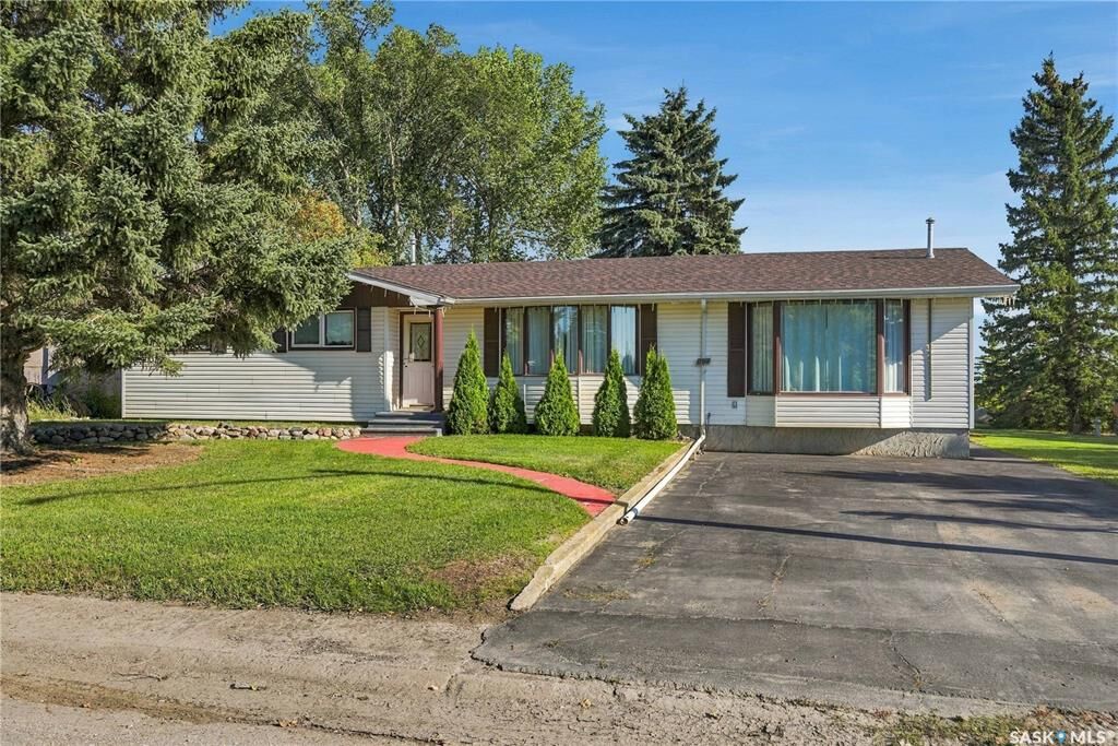 Property Photo:  103 Dianne Street  SK S0G 0C0 