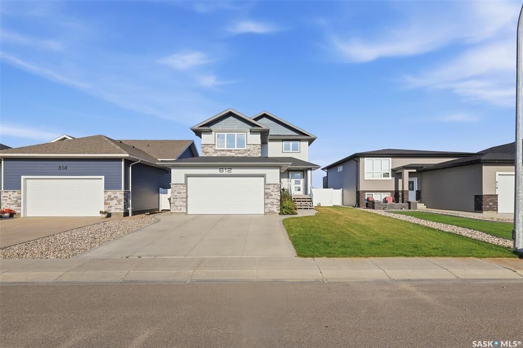 Property Photo:  812 1st Avenue N  SK S0K 4S5 