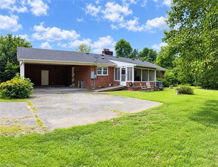 Property Photo:  5209 Ventura Drive  NC 27406 