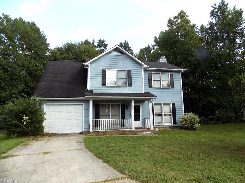 Property Photo:  10 Windale Court  NC 27406 
