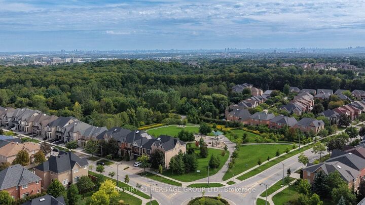 Property Photo:  9 Alpaca Drive  ON L4E 0E6 
