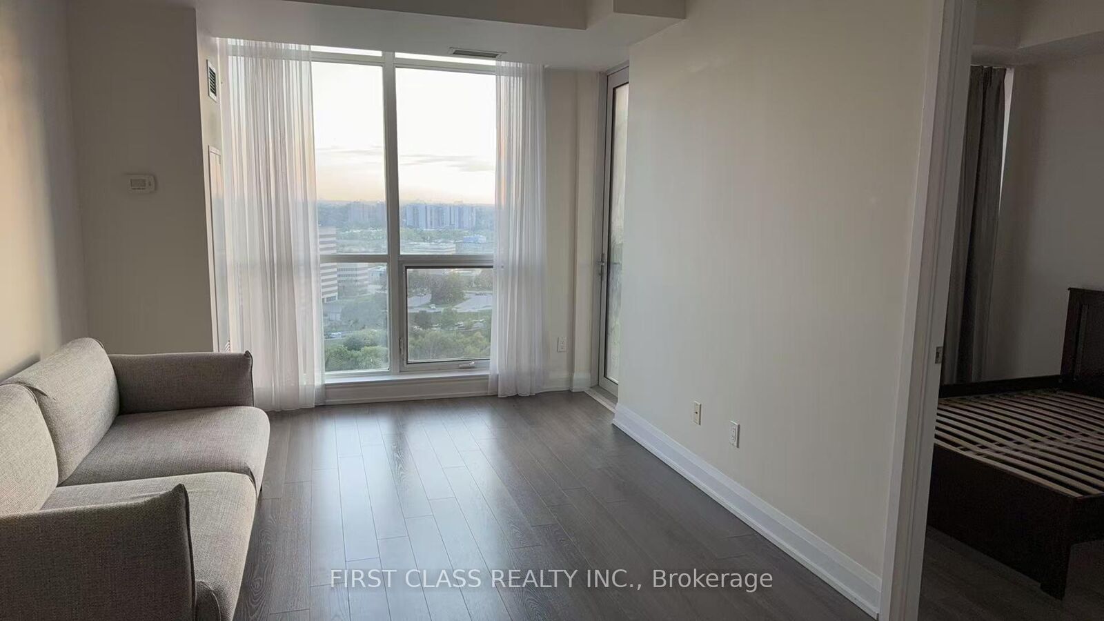 Property Photo:  18 Graydon Hall Drive 1812  ON M3A 0A4 