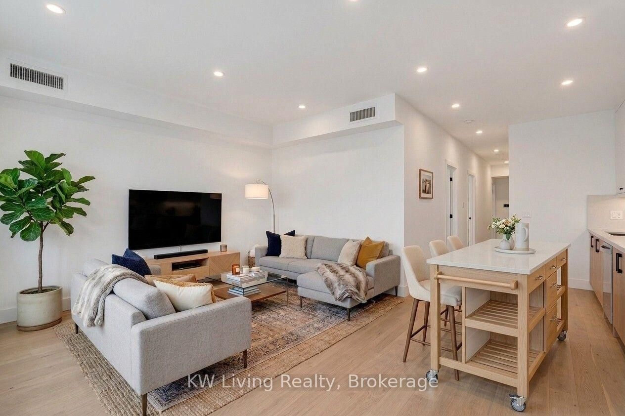 Property Photo:  484 Westmount Avenue  ON M6E 3N5 