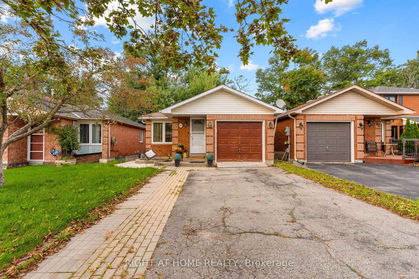 Property Photo:  44 Ferguson Drive  ON L4N 7B5 