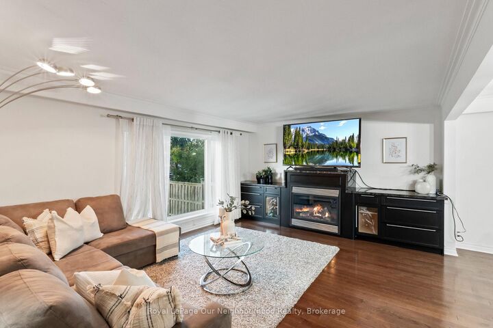 Property Photo:  45 Chipper Crescent  ON M1K 4R4 