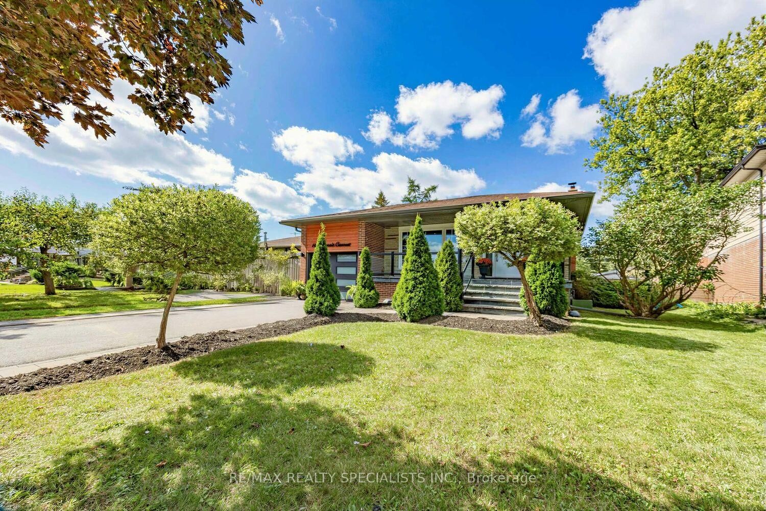Property Photo:  16 Langevin Crescent  ON M1C 2B6 