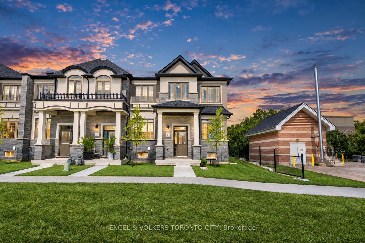 Property Photo:  305 Garner Road W 6  ON L9G 3K9 