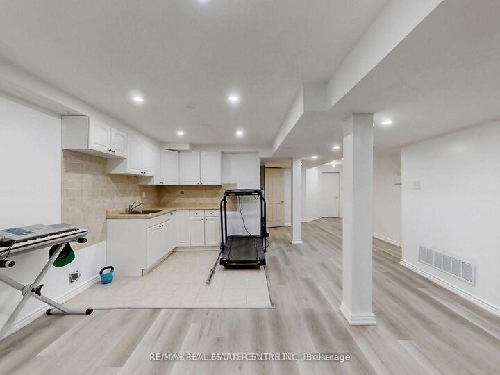 Property Photo:  671 Deckhouse Court (Basement)  ON L5W 1P9 