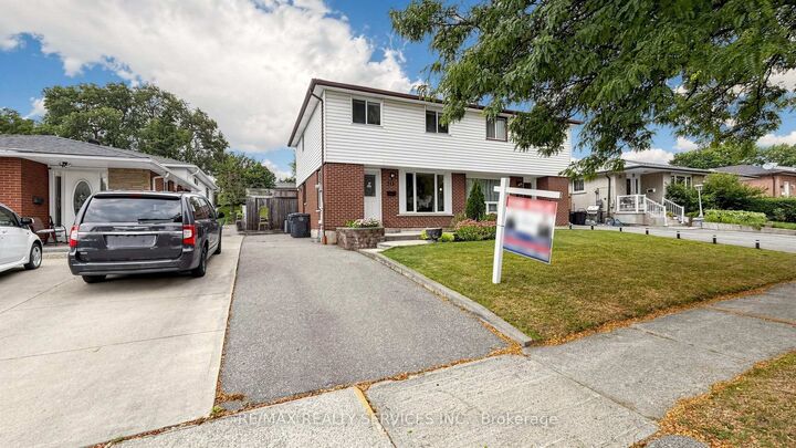 Property Photo:  716 Eaglemount Crescent  ON L5C 1N9 