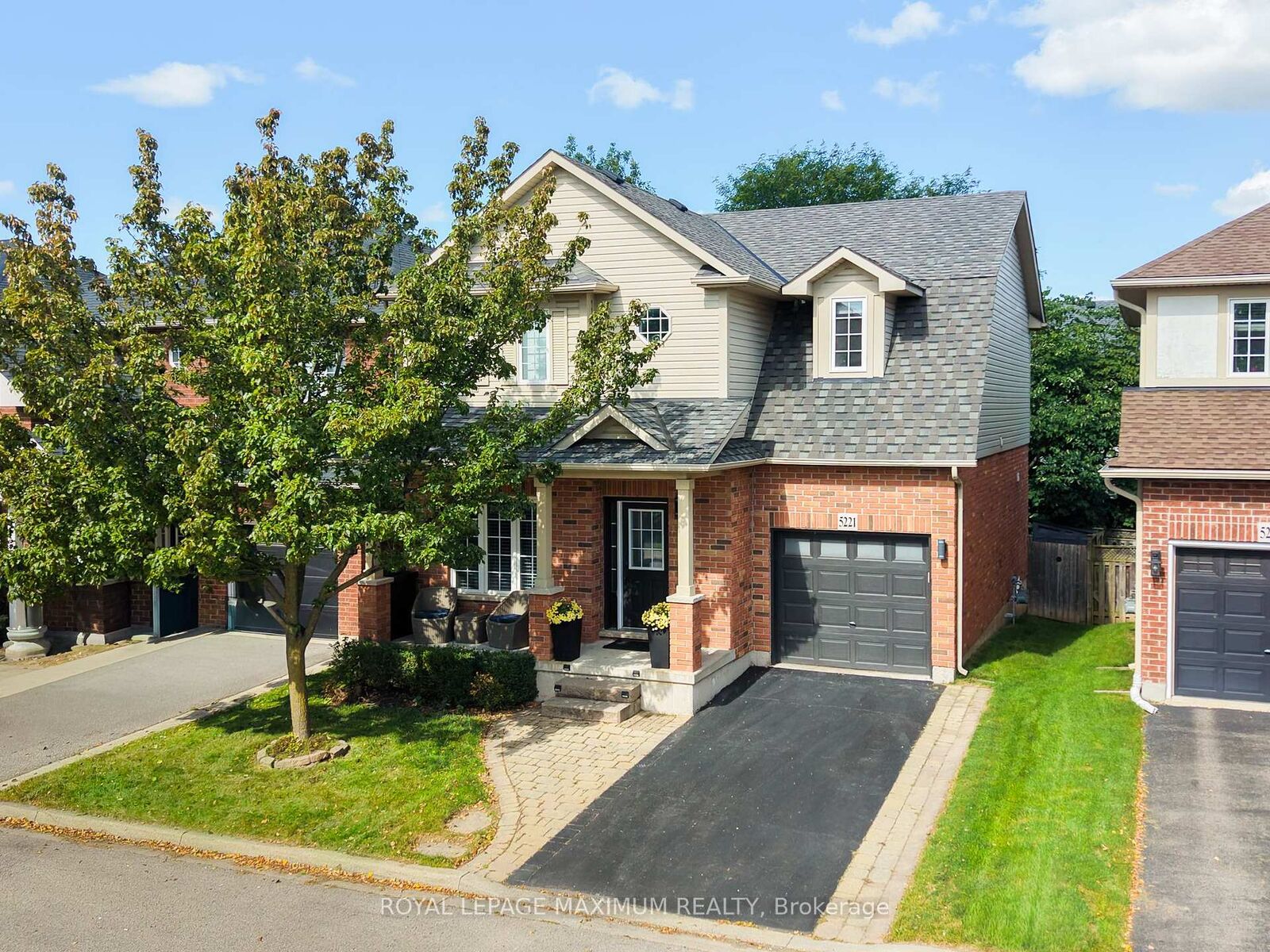 Property Photo:  5221 Garland Crescent  ON L7L 7K9 