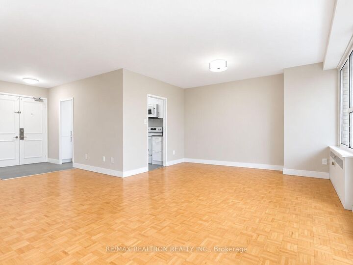 Property Photo:  10 Shallmar Boulevard 202  ON M5N 1J4 