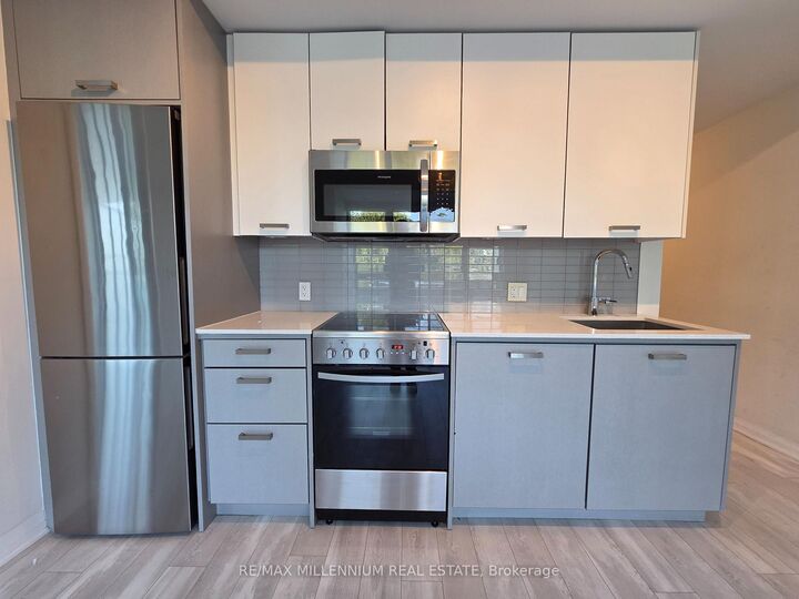 Property Photo:  1630 Queen Street E 608  ON M4L 0B3 