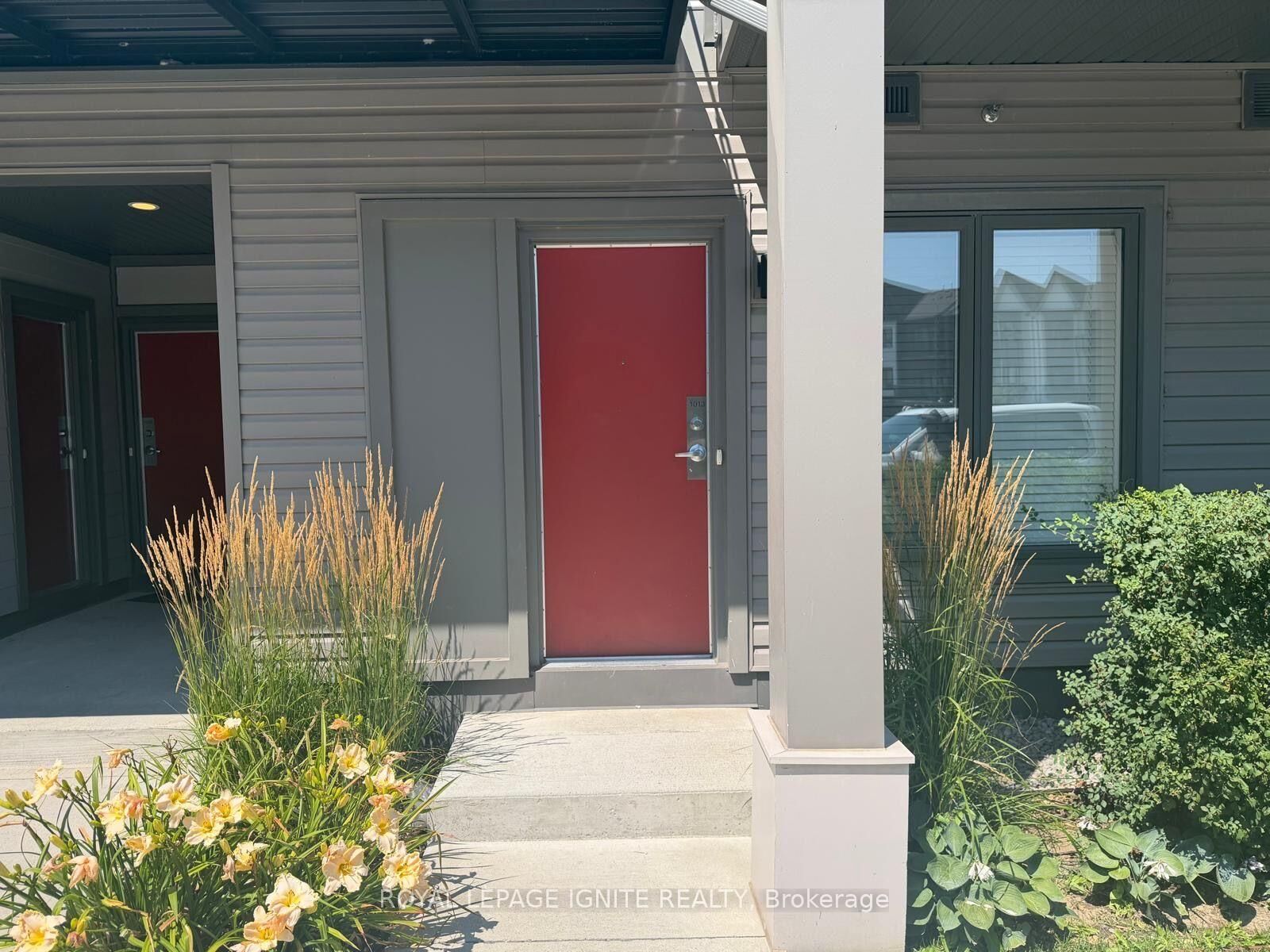 Property Photo:  2635 William Jackson Drive 1013  ON L1X 0L5 
