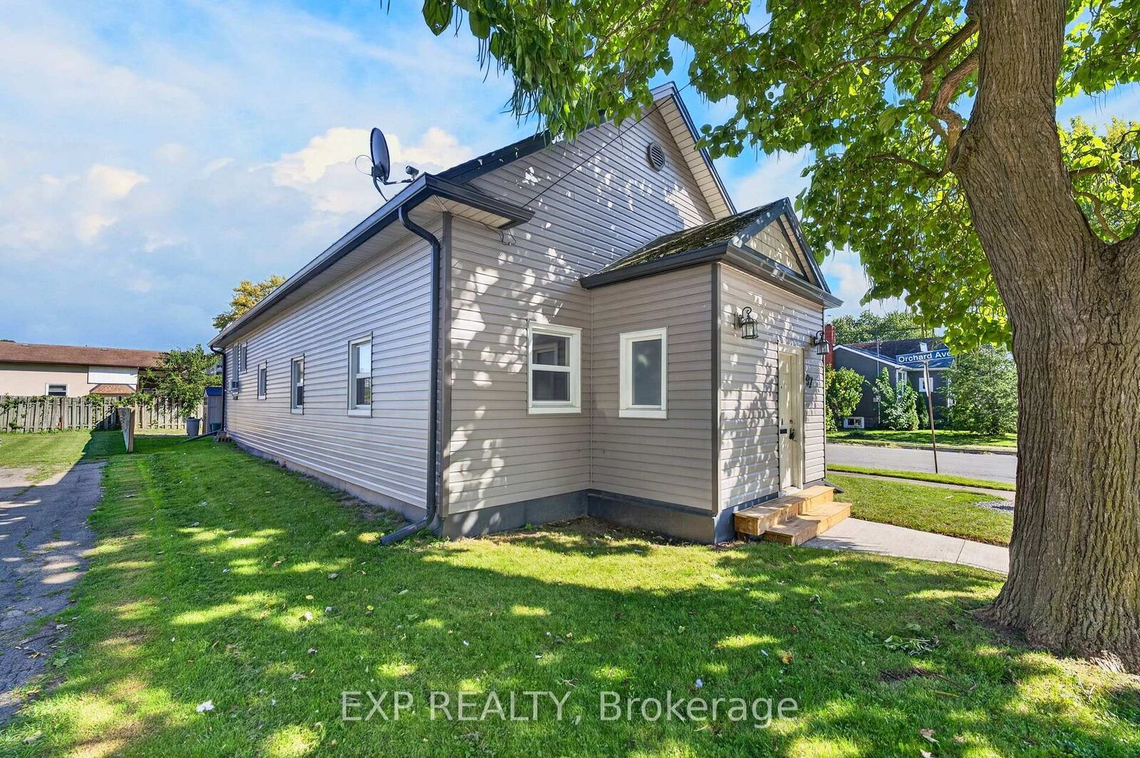 Property Photo:  97 Deere Street  ON L3B 2L7 