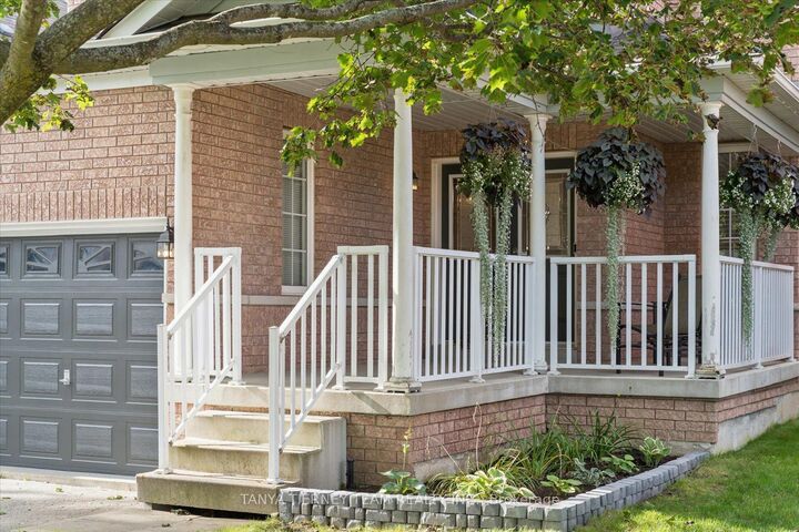 Property Photo:  16 Corianne Avenue  ON L1M 2J2 