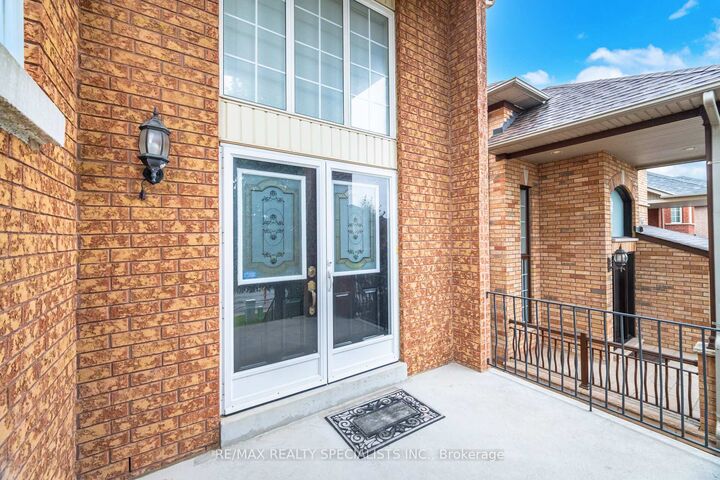 Property Photo: 223 Sonoma Boulevard ON L4H 1P2