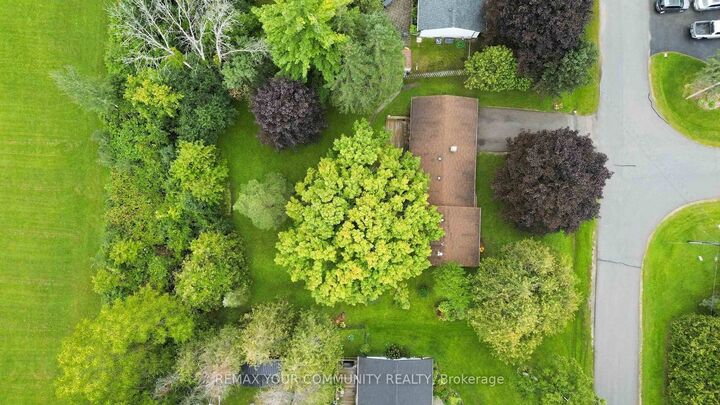 Property Photo:  5 Medina Square  ON L4P 1E1 