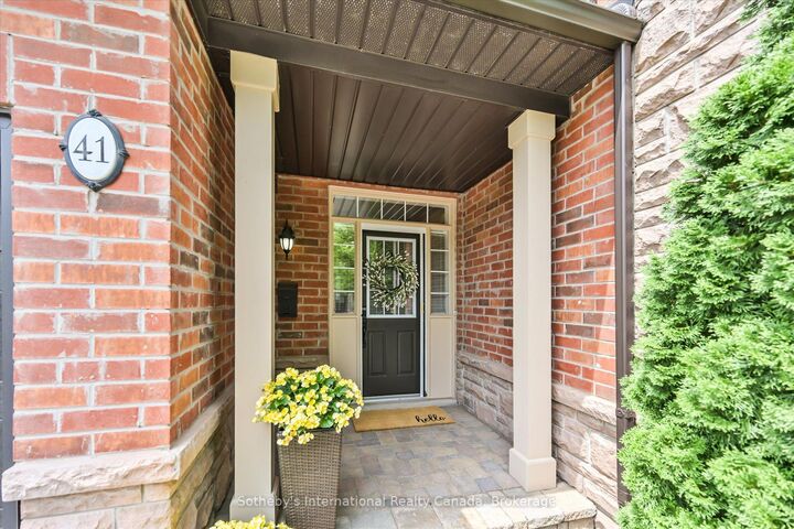 Property Photo:  300 Ravineview Way 41  ON L6H 7J2 