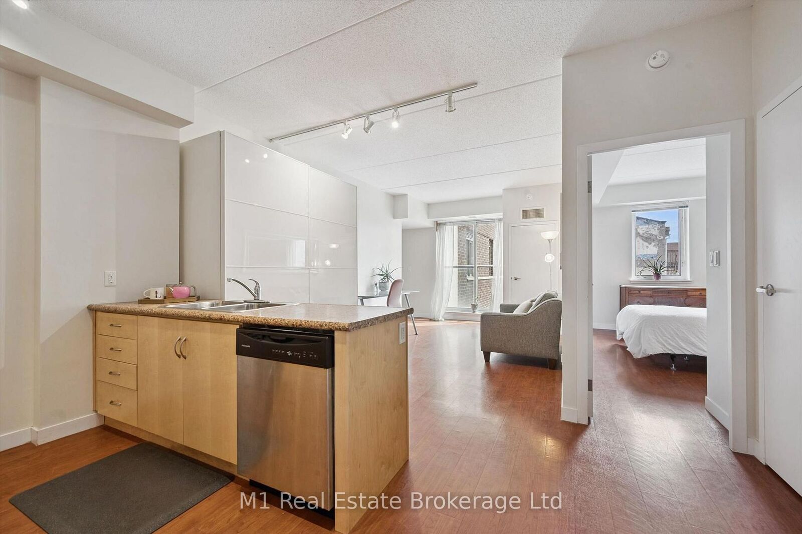 Property Photo:  5 Gordon Street 208  ON N1H 4G8 