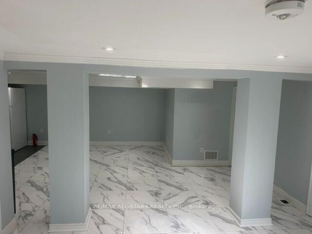 Property Photo:  252 Taylor Mills Drive S  ON L4C 2S6 