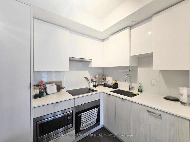Property Photo: 99 Broadway Avenue 1011 Nt ON M4P 0E3